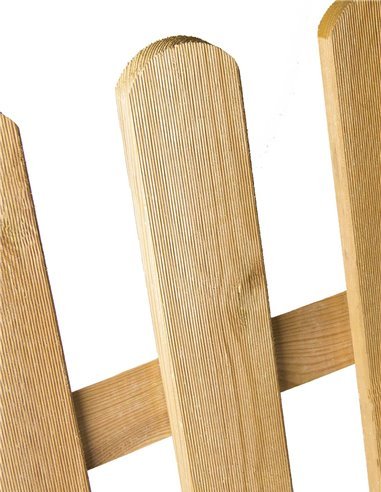 Valla de madera clásica con relieve